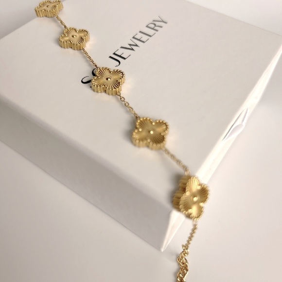 Gold Color Clover Bracelet 5 Motif Clover Leaf - Picture 3 of 10